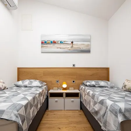 Villa Loni Trogir With Pool 55 M2 - 3 E-bike Free Use Marina