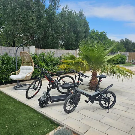 Villa Loni Trogir With Pool 55 M2 - 3 E-bike Free Use