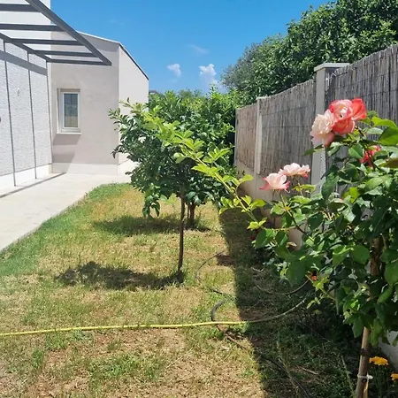 Villa Loni Trogir With Pool 55 M2 - 3 E-bike Free Use Marina