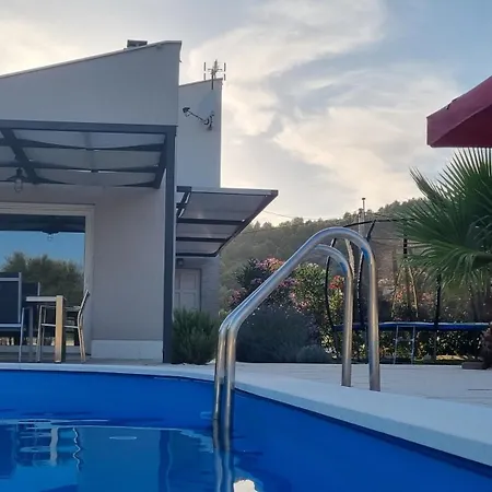 Villa Loni Trogir With Pool 55 M2 - 3 E-bike Free Use Marina